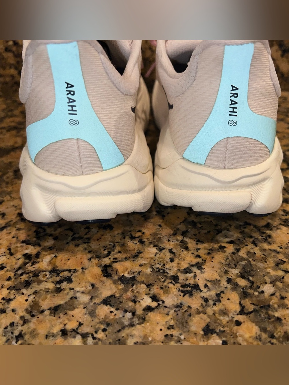 Hoka Arahi 8 Women's Running Shoes — Pale Pink with Mint & Dark Logo - Picture 9 of 11
